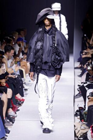 11/37 | COMME des GARÇONS Spring 2026 Menswear | Photo: NOWFASHION.com COMME des GARÇONS Spring 2026 Menswear | Photo: NOWFASHION.com