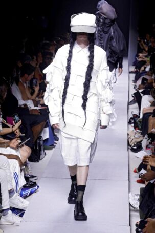 12/37 | COMME des GARÇONS Spring 2026 Menswear | Photo: NOWFASHION.com COMME des GARÇONS Spring 2026 Menswear | Photo: NOWFASHION.com