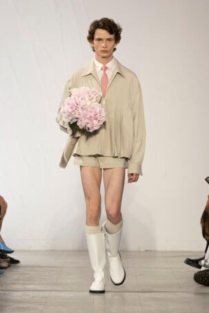 1/38 | Feng Chen Wang Spring 2026 Menswear | Photo: NOWFASHION.com Feng Chen Wang Spring 2026 Menswear | Photo: NOWFASHION.com