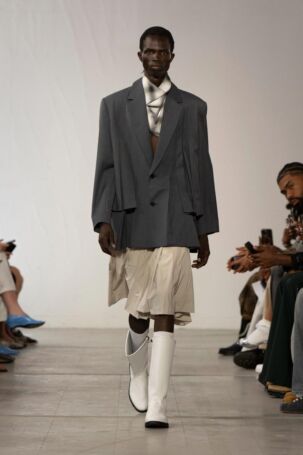 2/38 | Feng Chen Wang Spring 2026 Menswear | Photo: NOWFASHION.com Feng Chen Wang Spring 2026 Menswear | Photo: NOWFASHION.com