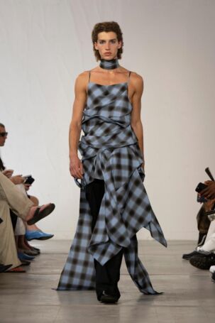 4/38 | Feng Chen Wang Spring 2026 Menswear | Photo: NOWFASHION.com Feng Chen Wang Spring 2026 Menswear | Photo: NOWFASHION.com