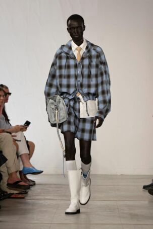 5/38 | Feng Chen Wang Spring 2026 Menswear | Photo: NOWFASHION.com Feng Chen Wang Spring 2026 Menswear | Photo: NOWFASHION.com
