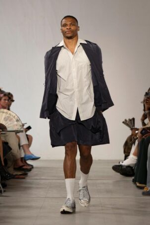 9/38 | Feng Chen Wang Spring 2026 Menswear | Photo: NOWFASHION.com Feng Chen Wang Spring 2026 Menswear | Photo: NOWFASHION.com