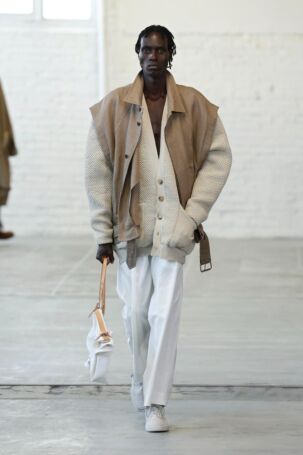 6/35 | Hed Mayner Spring 2026 Menswear | Photo: NOWFASHION.com Hed Mayner Spring 2026 Menswear | Photo: NOWFASHION.com