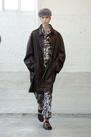 10/35 | Hed Mayner Spring 2026 Menswear | Photo: NOWFASHION.com Hed Mayner Spring 2026 Menswear | Photo: NOWFASHION.com