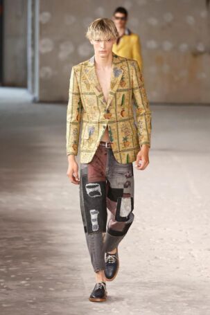 10/51 | Junya Watanabe Spring 2026 Menswear | Photo: NOWFASHION.com Junya Watanabe Spring 2026 Menswear | Photo: NOWFASHION.com