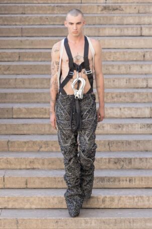 3/40 | Rick Owens Spring 2026 Menswear | Photo: NOWFASHION.com Rick Owens Spring 2026 Menswear | Photo: NOWFASHION.com