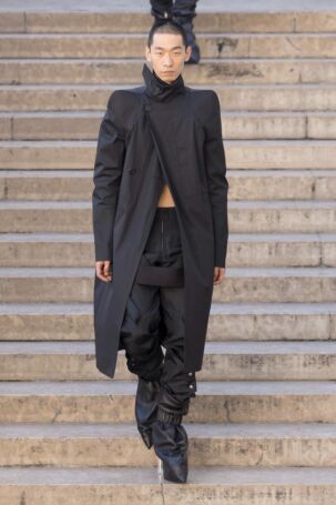 5/40 | Rick Owens Spring 2026 Menswear | Photo: NOWFASHION.com Rick Owens Spring 2026 Menswear | Photo: NOWFASHION.com