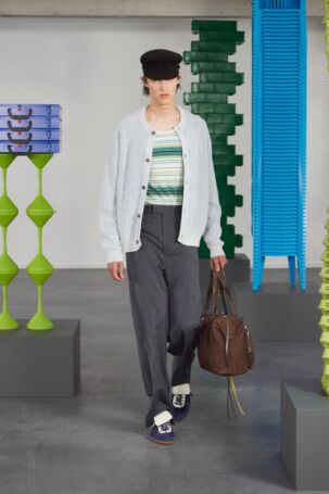 2/22 | Solid Homme Spring 2026 Menswear | Photo: Luca Tombolini | Courtesy of Solid Homme Solid Homme Spring 2026 Menswear | Photo: Luca Tombolini | Courtesy of Solid Homme
