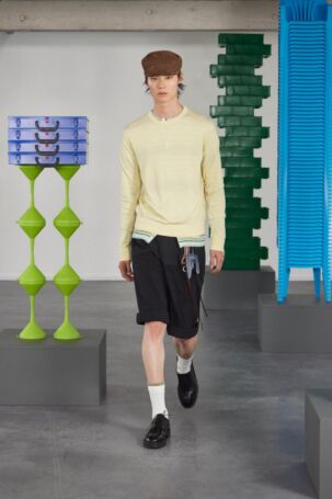 4/22 | Solid Homme Spring 2026 Menswear | Photo: Luca Tombolini | Courtesy of Solid Homme Solid Homme Spring 2026 Menswear | Photo: Luca Tombolini | Courtesy of Solid Homme