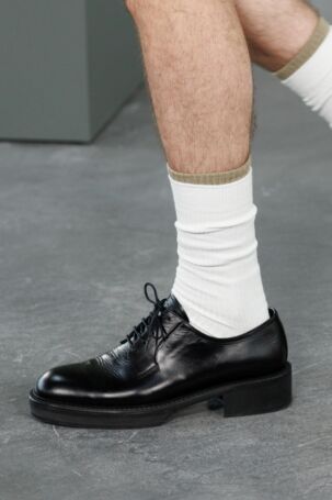 3/80 | Details at Solid Homme Spring 2026 Menswear | Photo: Luca Tombolini | Courtesy of Solid Homme Details at Solid Homme Spring 2026 Menswear | Photo: Luca Tombolini | Courtesy of Solid Homme