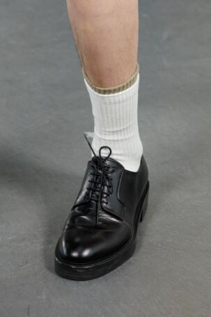 12/80 | Details at Solid Homme Spring 2026 Menswear | Photo: Luca Tombolini | Courtesy of Solid Homme Details at Solid Homme Spring 2026 Menswear | Photo: Luca Tombolini | Courtesy of Solid Homme