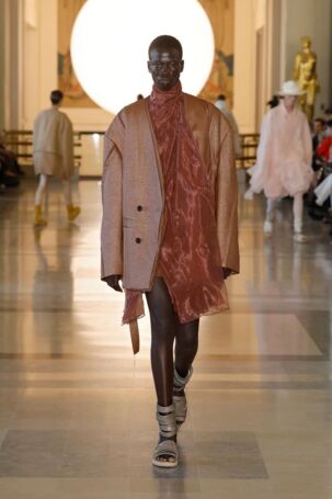 4/53 | Songzio Spring 2026 Menswear | Photo: NOWFASHION.com Songzio Spring 2026 Menswear | Photo: NOWFASHION.com