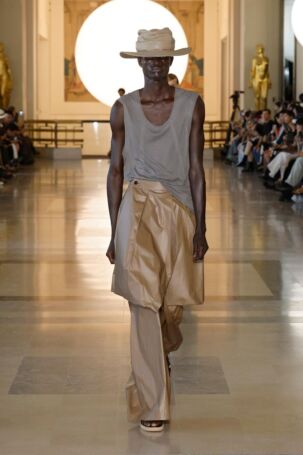 9/53 | Songzio Spring 2026 Menswear | Photo: NOWFASHION.com Songzio Spring 2026 Menswear | Photo: NOWFASHION.com