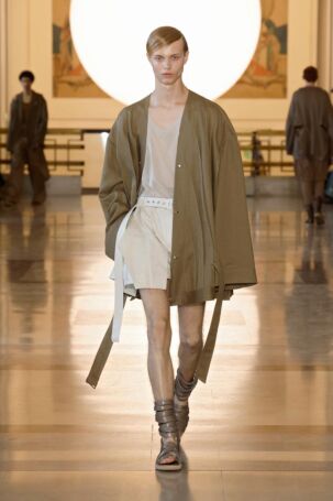 10/53 | Songzio Spring 2026 Menswear | Photo: NOWFASHION.com Songzio Spring 2026 Menswear | Photo: NOWFASHION.com