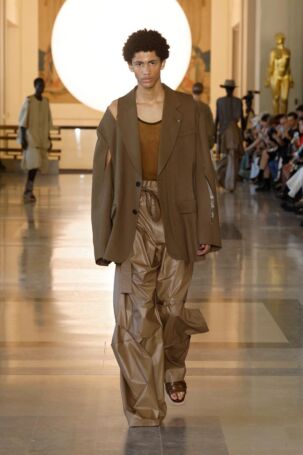 11/53 | Songzio Spring 2026 Menswear | Photo: NOWFASHION.com Songzio Spring 2026 Menswear | Photo: NOWFASHION.com