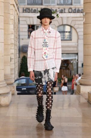 7/40 | Walter Van Beirendonck Spring 2026 Menswear | Photo: NOWFASHION.com Walter Van Beirendonck Spring 2026 Menswear | Photo: NOWFASHION.com