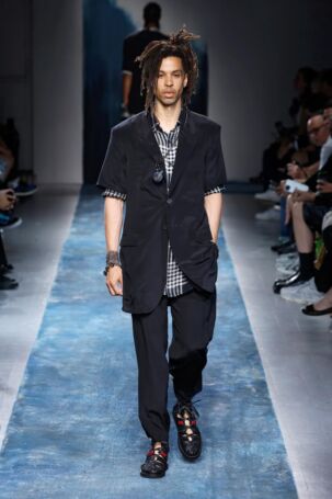 5/43 | Yohji Yamamoto Spring 2026 Menswear | Photo: NOWFASHION.com Yohji Yamamoto Spring 2026 Menswear | Photo: NOWFASHION.com