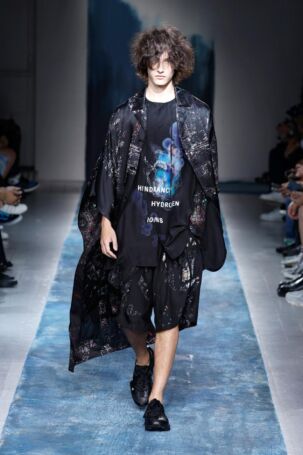 6/43 | Yohji Yamamoto Spring 2026 Menswear | Photo: NOWFASHION.com Yohji Yamamoto Spring 2026 Menswear | Photo: NOWFASHION.com