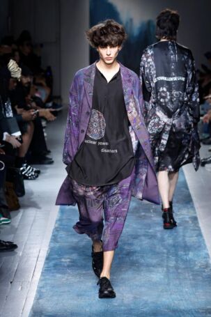 10/43 | Yohji Yamamoto Spring 2026 Menswear | Photo: NOWFASHION.com Yohji Yamamoto Spring 2026 Menswear | Photo: NOWFASHION.com