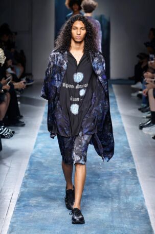 11/43 | Yohji Yamamoto Spring 2026 Menswear | Photo: NOWFASHION.com Yohji Yamamoto Spring 2026 Menswear | Photo: NOWFASHION.com