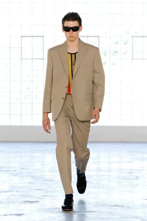 2/42 | David Catalán Spring 2026 Menswear | Photo: NOWFASHION.com David Catalán Spring 2026 Menswear | Photo: NOWFASHION.com