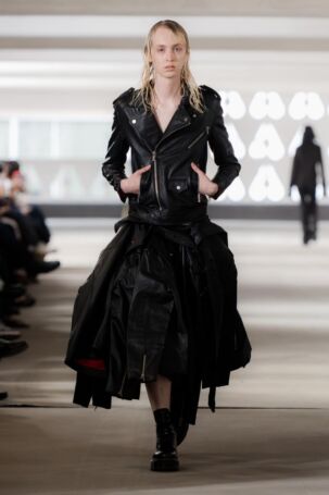 4/24 | Deadwood Resort 2026 | Photo: Mathias Nordgren | Courtesy of Stockholm Fashion Week Deadwood Resort 2026 | Photo: Mathias Nordgren | Courtesy of Stockholm Fashion Week