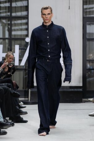 2/15 | Hän Finland Fall 2025 | Photo: Mathias Nordgren | Courtesy of Stockholm Fashion Week Hän Finland Fall 2025 | Photo: Mathias Nordgren | Courtesy of Stockholm Fashion Week