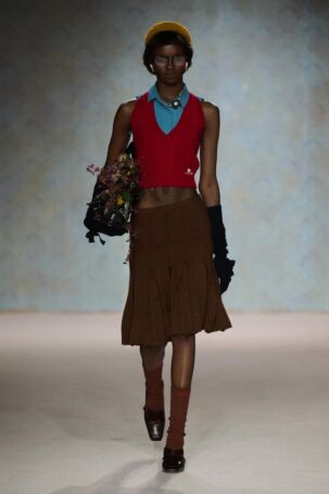 2/58 | SHUSHU/TONG Fall 2025 | Photo: Jiacheng | Courtesy of: SHUSHU/TONG SHUSHU/TONG Fall 2025 | Photo: Jiacheng | Courtesy of: SHUSHU/TONG