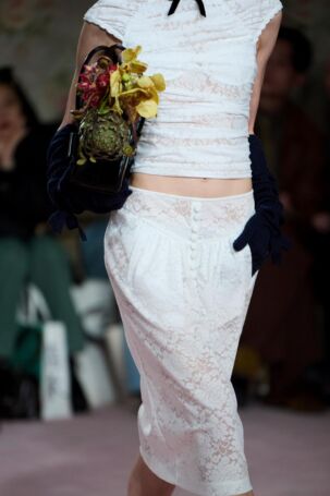 5/99 | Details at SHUSHU/TONG | Fall 2025 | Photo: Jiacheng | Courtesy of SHUSHU/TONG Details at SHUSHU/TONG | Fall 2025 | Photo: Jiacheng | Courtesy of SHUSHU/TONG