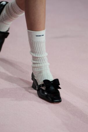 8/99 | Details at SHUSHU/TONG | Fall 2025 | Photo: Jiacheng | Courtesy of SHUSHU/TONG Details at SHUSHU/TONG | Fall 2025 | Photo: Jiacheng | Courtesy of SHUSHU/TONG
