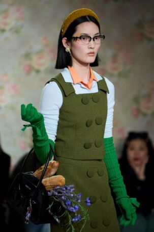 9/99 | Details at SHUSHU/TONG | Fall 2025 | Photo: Jiacheng | Courtesy of SHUSHU/TONG Details at SHUSHU/TONG | Fall 2025 | Photo: Jiacheng | Courtesy of SHUSHU/TONG