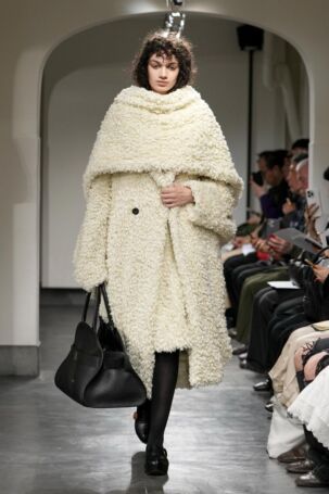 2/41 | HARUNOBUMURATA | Fall 2025 | Courtesy of HARUNOBUMURATA HARUNOBUMURATA | Fall 2025 | Courtesy of HARUNOBUMURATA