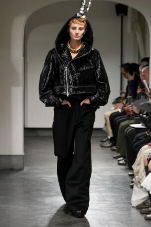 5/41 | HARUNOBUMURATA | Fall 2025 | Courtesy of HARUNOBUMURATA HARUNOBUMURATA | Fall 2025 | Courtesy of HARUNOBUMURATA
