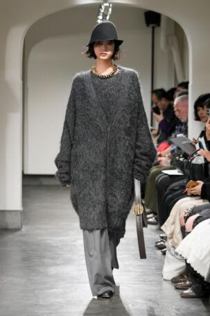 11/41 | HARUNOBUMURATA | Fall 2025 | Courtesy of HARUNOBUMURATA HARUNOBUMURATA | Fall 2025 | Courtesy of HARUNOBUMURATA