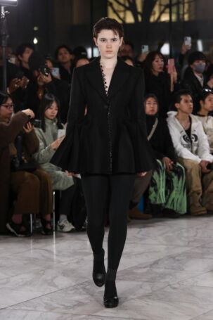 1/28 | HEAVEN TANUDIREDJA Fall 2025 | Photo: Tomohiro Horiuchi | Courtesy of HEAVEN TANUDIREDJA HEAVEN TANUDIREDJA Fall 2025 | Photo: Tomohiro Horiuchi | Courtesy of HEAVEN TANUDIREDJA