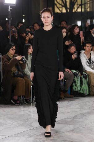 2/28 | HEAVEN TANUDIREDJA Fall 2025 | Photo: Tomohiro Horiuchi | Courtesy of HEAVEN TANUDIREDJA HEAVEN TANUDIREDJA Fall 2025 | Photo: Tomohiro Horiuchi | Courtesy of HEAVEN TANUDIREDJA