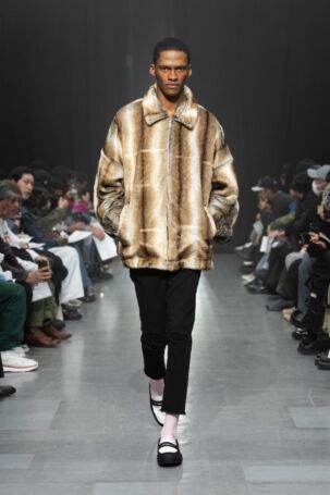 1/41 | MSML Fall 2025 | Photo Credit: JFWO Japan Fashion Week Organization MSML Fall 2025 | Photo Credit: JFWO Japan Fashion Week Organization