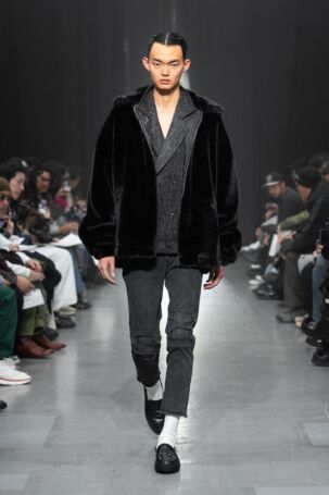2/41 | MSML Fall 2025 | Photo Credit: JFWO Japan Fashion Week Organization MSML Fall 2025 | Photo Credit: JFWO Japan Fashion Week Organization