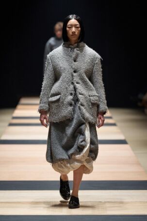 1/33 | pillings Fall 2025 | Photo Credit: JFWO Japan Fashion Week Organization pillings Fall 2025 | Photo Credit: JFWO Japan Fashion Week Organization