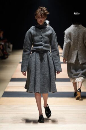 2/33 | pillings Fall 2025 | Photo Credit: JFWO Japan Fashion Week Organization pillings Fall 2025 | Photo Credit: JFWO Japan Fashion Week Organization