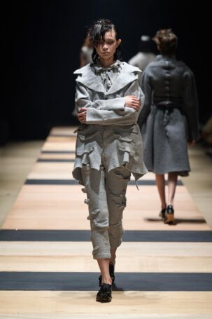 3/33 | pillings Fall 2025 | Photo Credit: JFWO Japan Fashion Week Organization pillings Fall 2025 | Photo Credit: JFWO Japan Fashion Week Organization