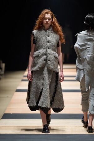 4/33 | pillings Fall 2025 | Photo Credit: JFWO Japan Fashion Week Organization pillings Fall 2025 | Photo Credit: JFWO Japan Fashion Week Organization