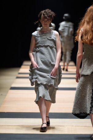 5/33 | pillings Fall 2025 | Photo Credit: JFWO Japan Fashion Week Organization pillings Fall 2025 | Photo Credit: JFWO Japan Fashion Week Organization