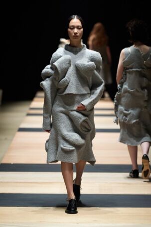 6/33 | pillings Fall 2025 | Photo Credit: JFWO Japan Fashion Week Organization pillings Fall 2025 | Photo Credit: JFWO Japan Fashion Week Organization