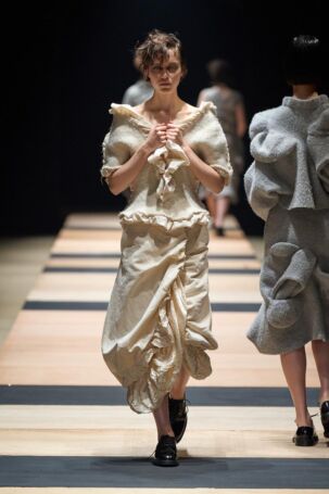 7/33 | pillings Fall 2025 | Photo Credit: JFWO Japan Fashion Week Organization pillings Fall 2025 | Photo Credit: JFWO Japan Fashion Week Organization