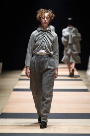 8/33 | pillings Fall 2025 | Photo Credit: JFWO Japan Fashion Week Organization pillings Fall 2025 | Photo Credit: JFWO Japan Fashion Week Organization