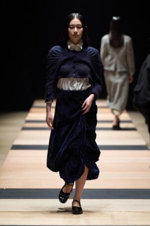 11/33 | pillings Fall 2025 | Photo Credit: JFWO Japan Fashion Week Organization pillings Fall 2025 | Photo Credit: JFWO Japan Fashion Week Organization