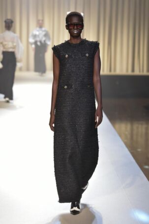 3/40 | VIVIANO Fall 2025 | Photo Credit: JFWO Japan Fashion Week Organization VIVIANO Fall 2025 | Photo Credit: JFWO Japan Fashion Week Organization