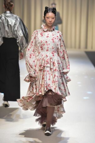 5/40 | VIVIANO Fall 2025 | Photo Credit: JFWO Japan Fashion Week Organization VIVIANO Fall 2025 | Photo Credit: JFWO Japan Fashion Week Organization